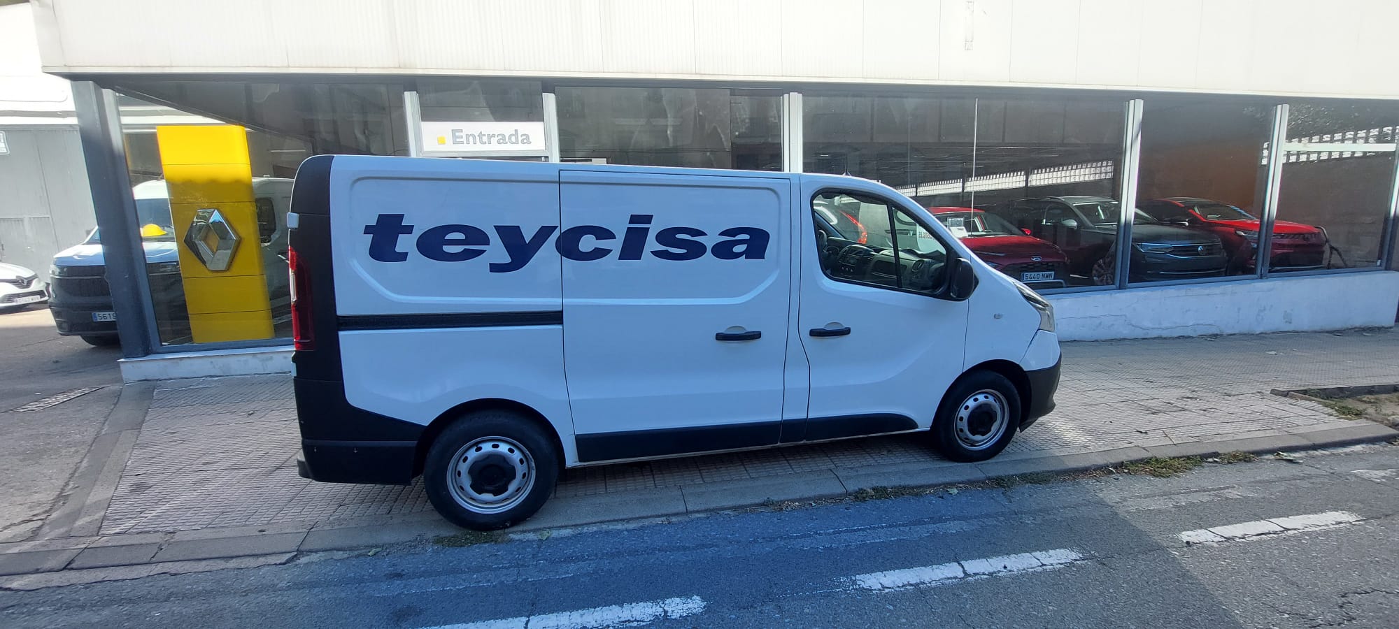 Renault Trafic 2.0 120cv miniatura 2